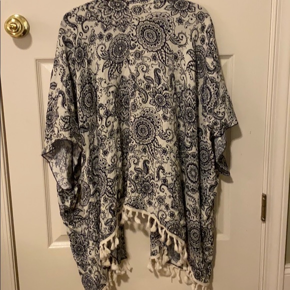 Beach Coverup / Cardigan - Picture 2 of 2